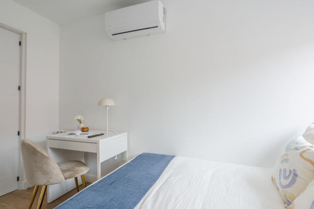 Private room in Madrid photo 3