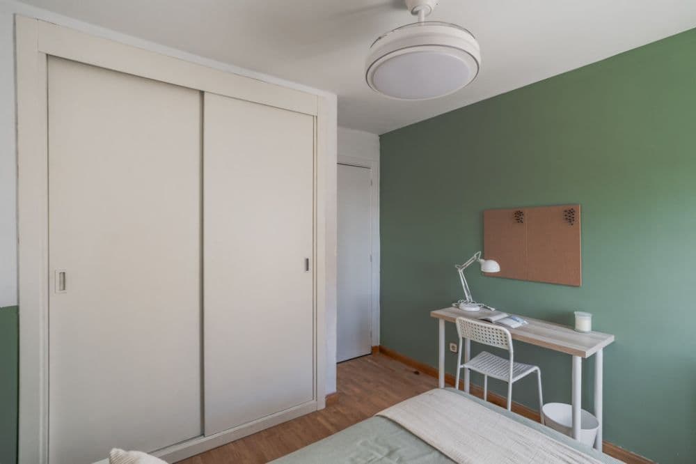 Private room in Madrid photo 3