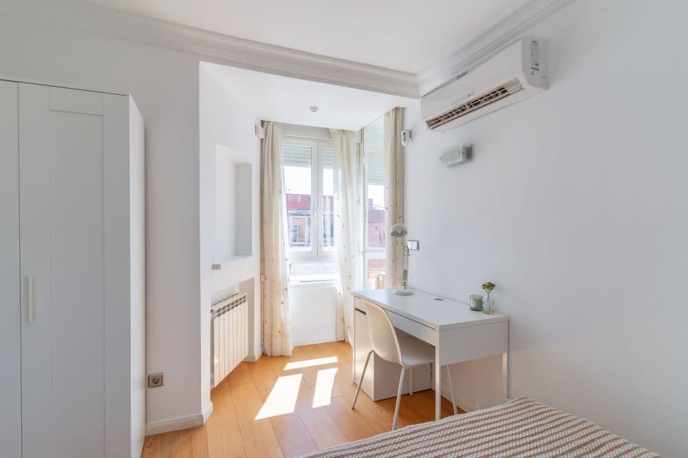 Private room in Madrid photo 3