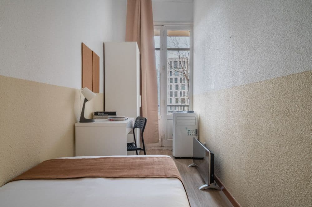 Private room in Madrid photo 3