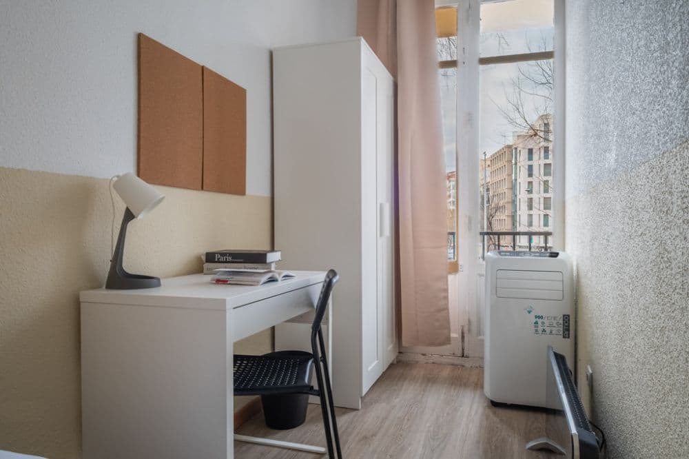 Private room in Madrid photo 4