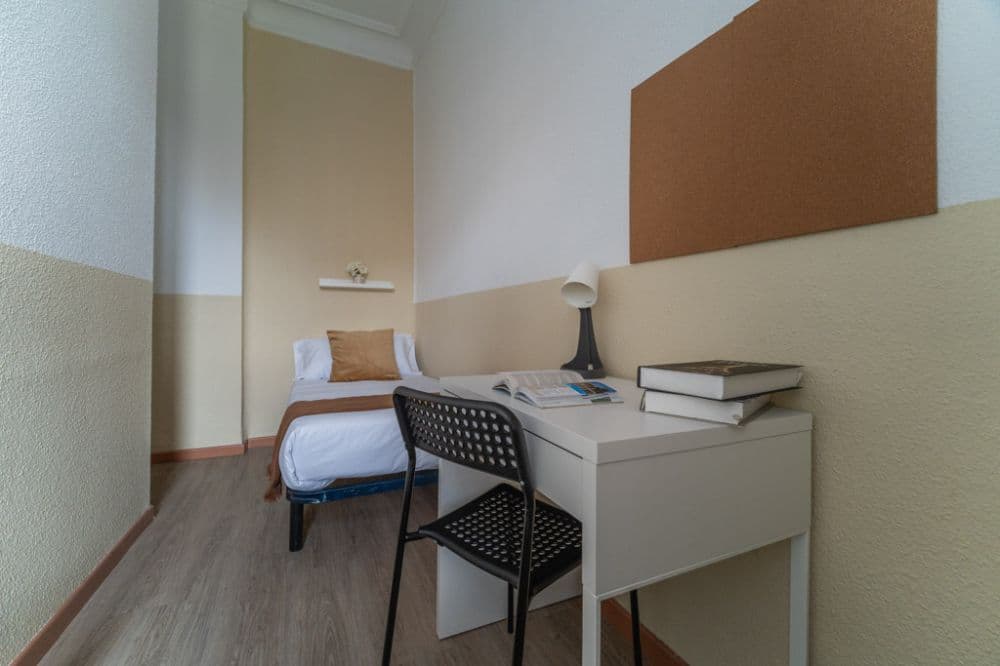 Private room in Madrid photo 2