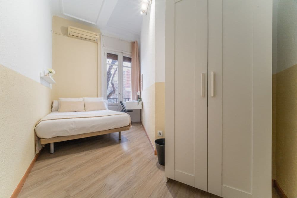 Private room in Madrid photo 2