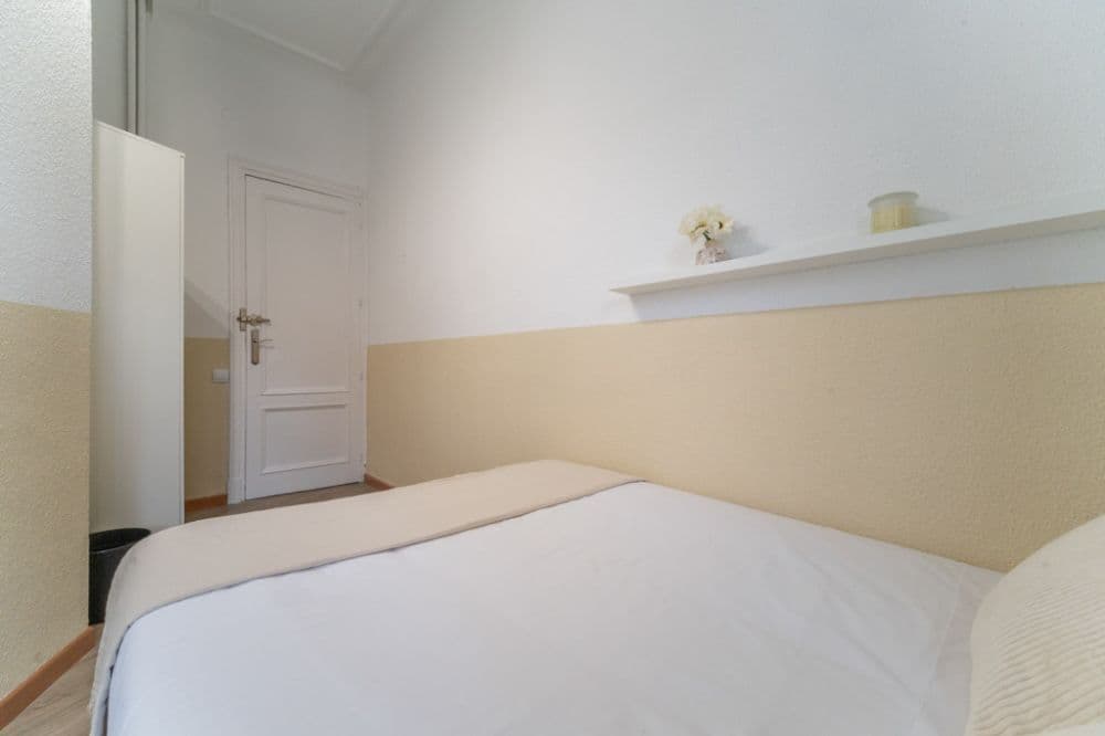 Private room in Madrid photo 5