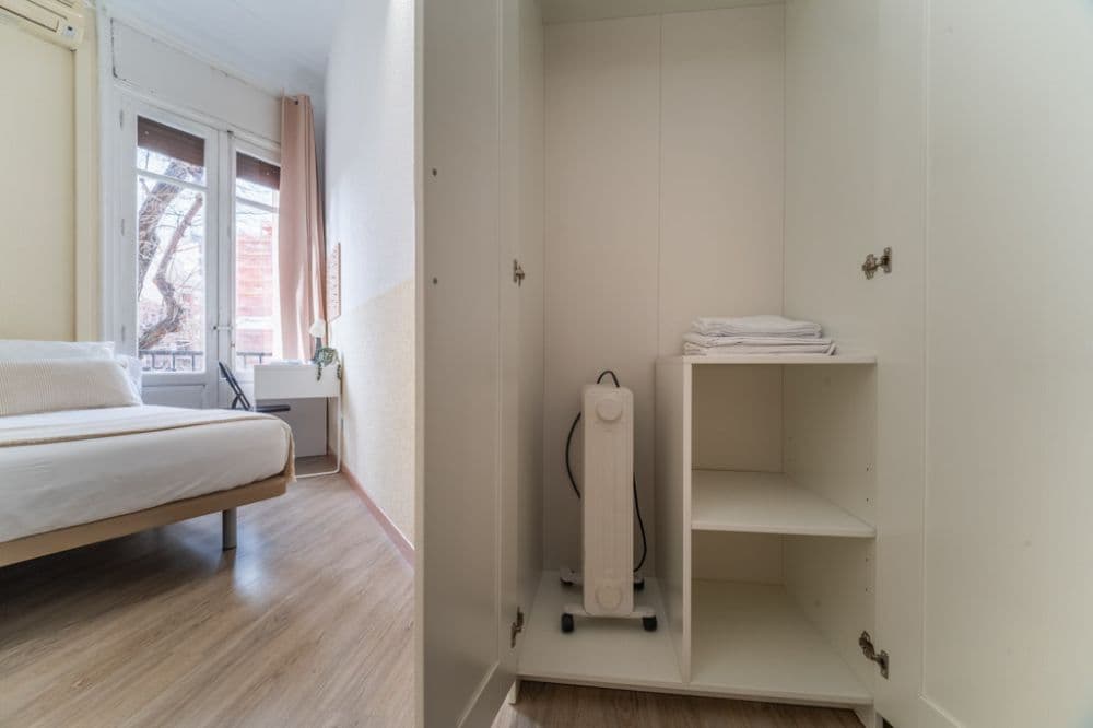 Private room in Madrid photo 3