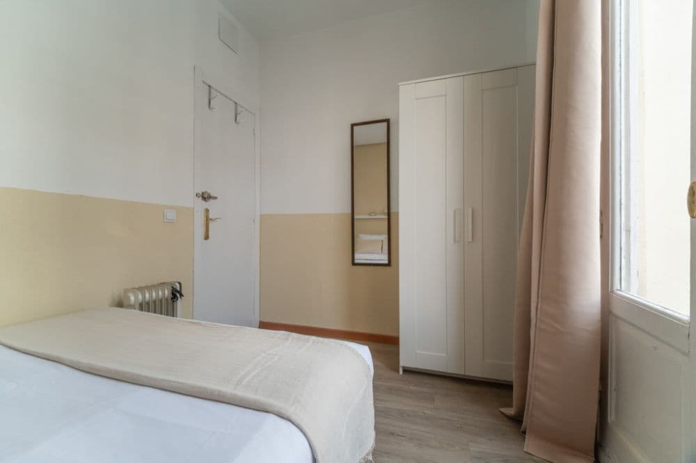 Private room in Madrid photo 4