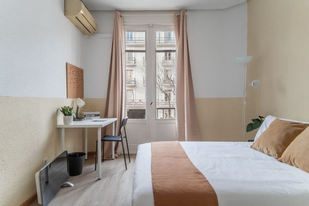 Private room in Madrid photo 4