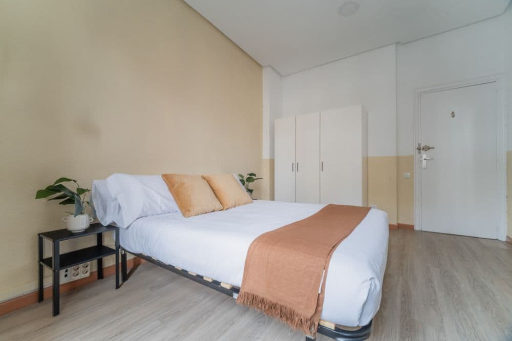 Private room in Madrid photo 2