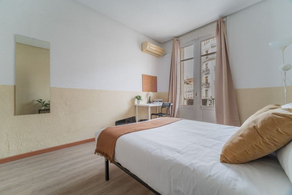 Private room in Madrid photo 3