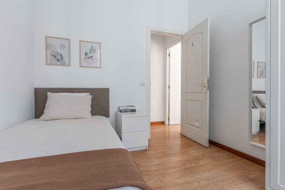 Private room in Madrid photo 4