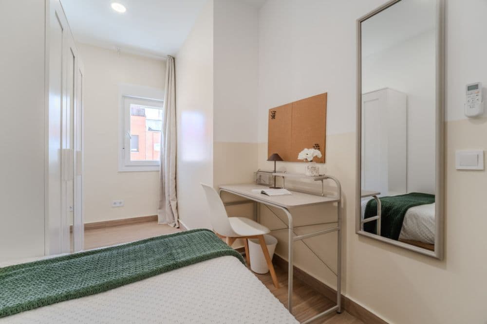 Private room in Madrid photo 3