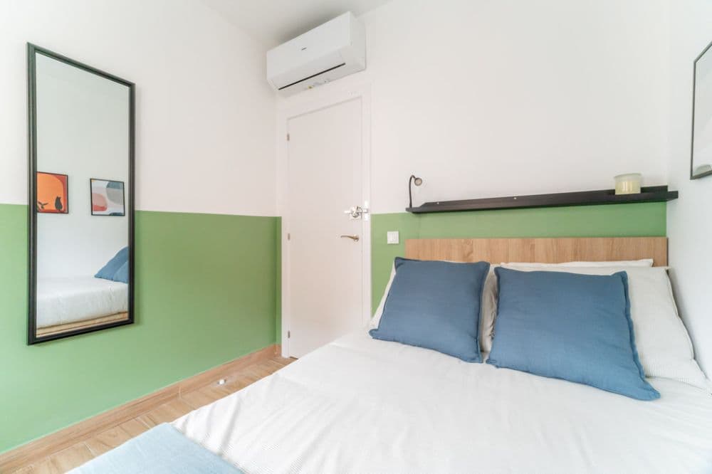 Private room in Madrid photo 3