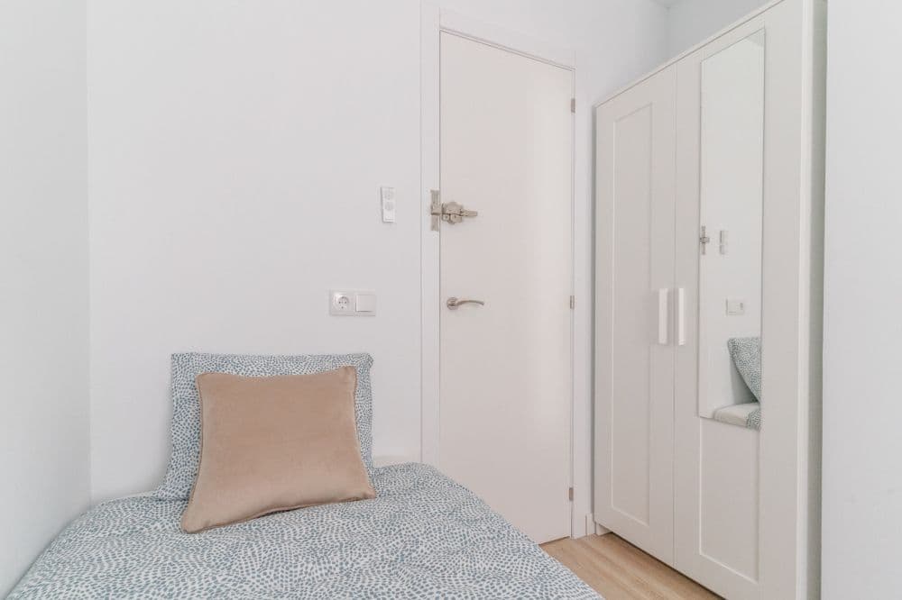 Private room in Madrid photo 3