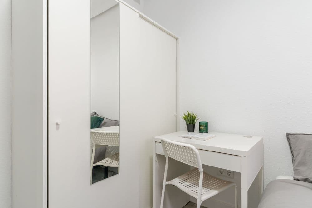 Private room in Madrid photo 4