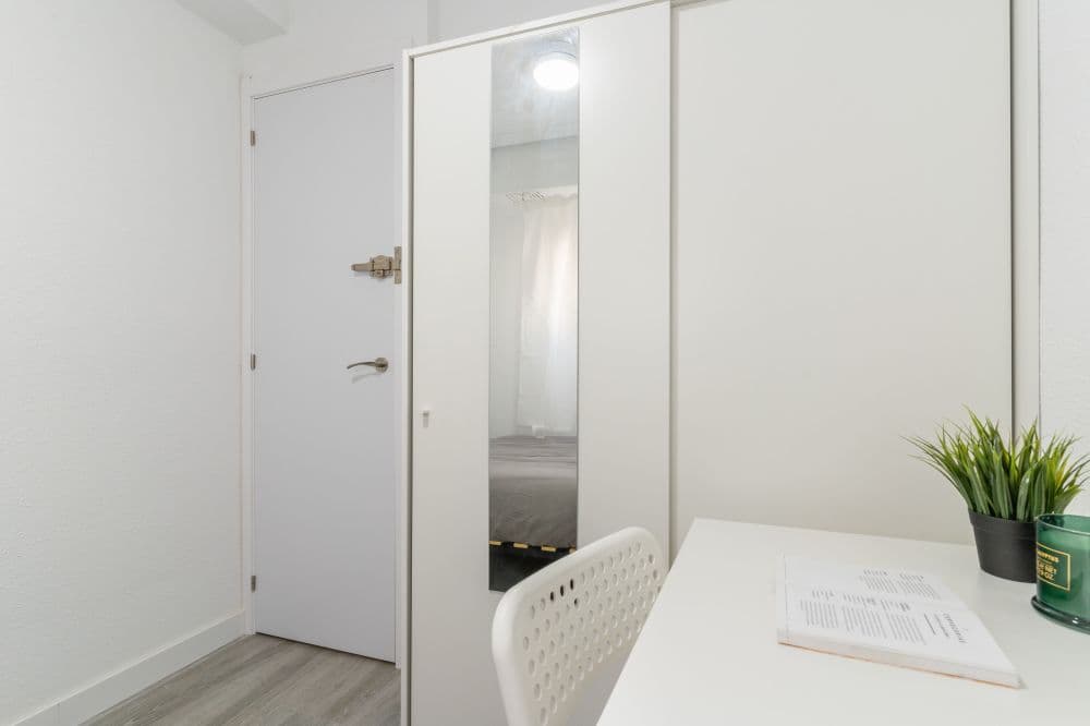 Private room in Madrid photo 5