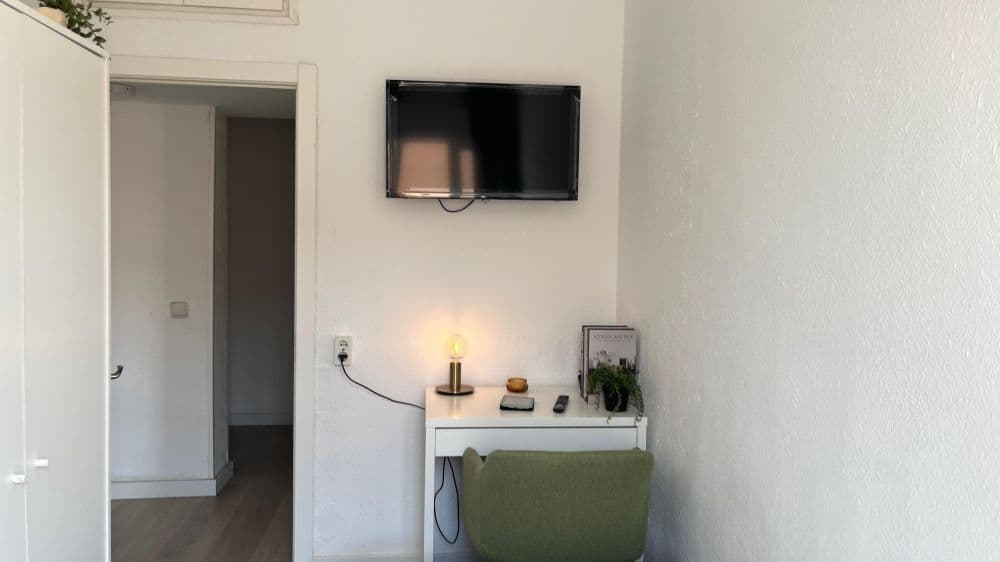 Private room in Madrid photo 3