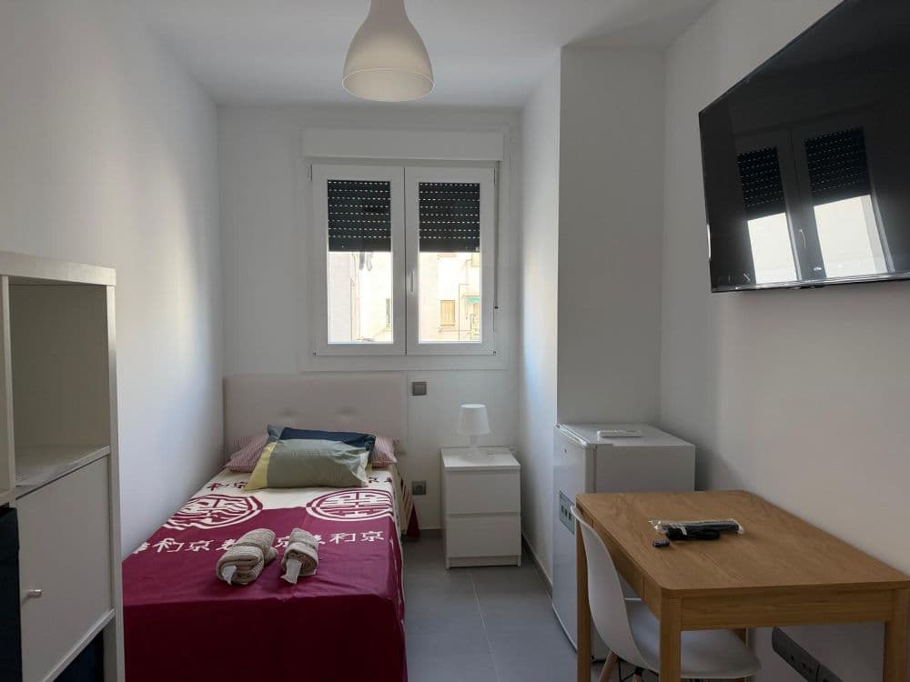 Private room in Madrid photo 2