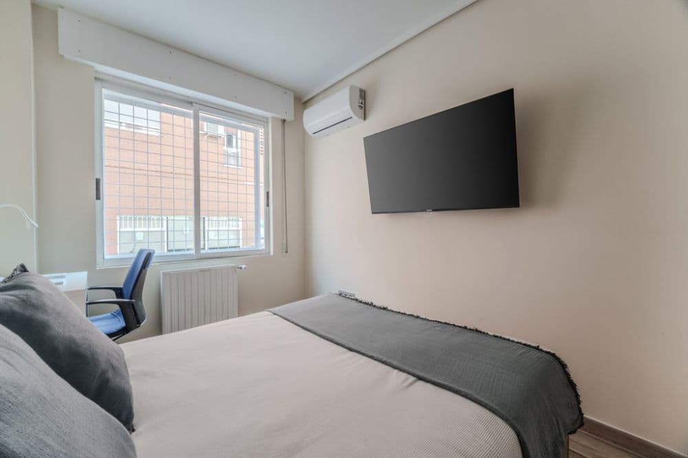 Private room in Madrid photo 2