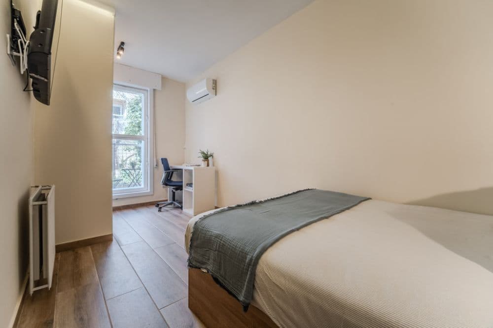Private room in Madrid photo 3