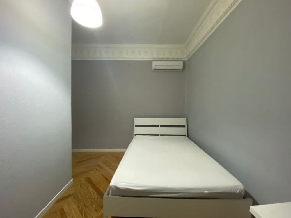 Private room in Madrid photo 4