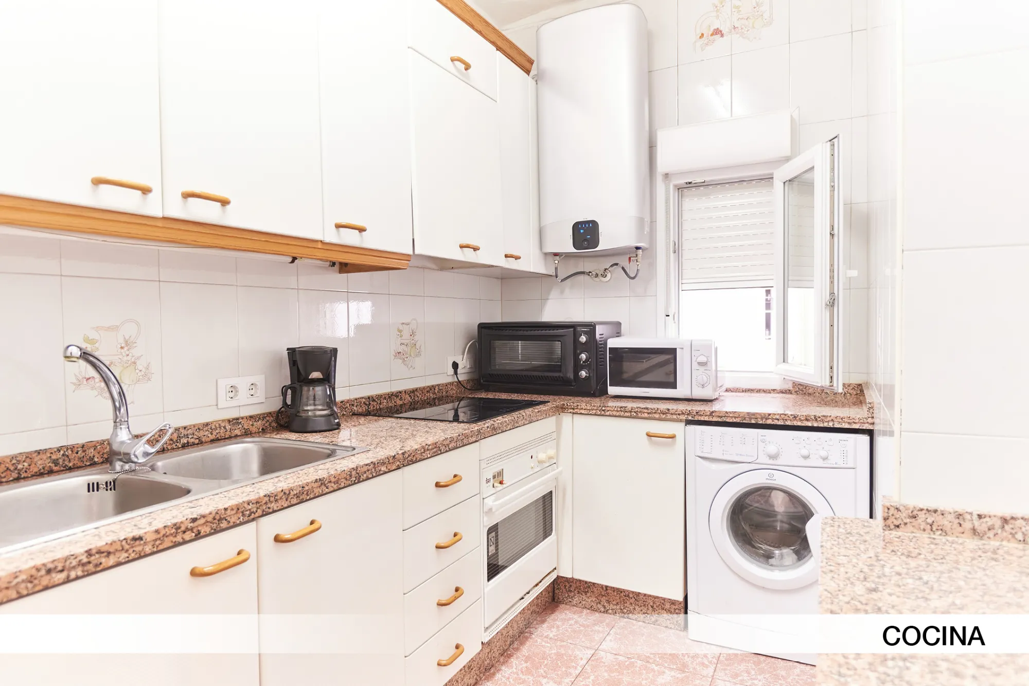 Shared Room in Seville photo 5