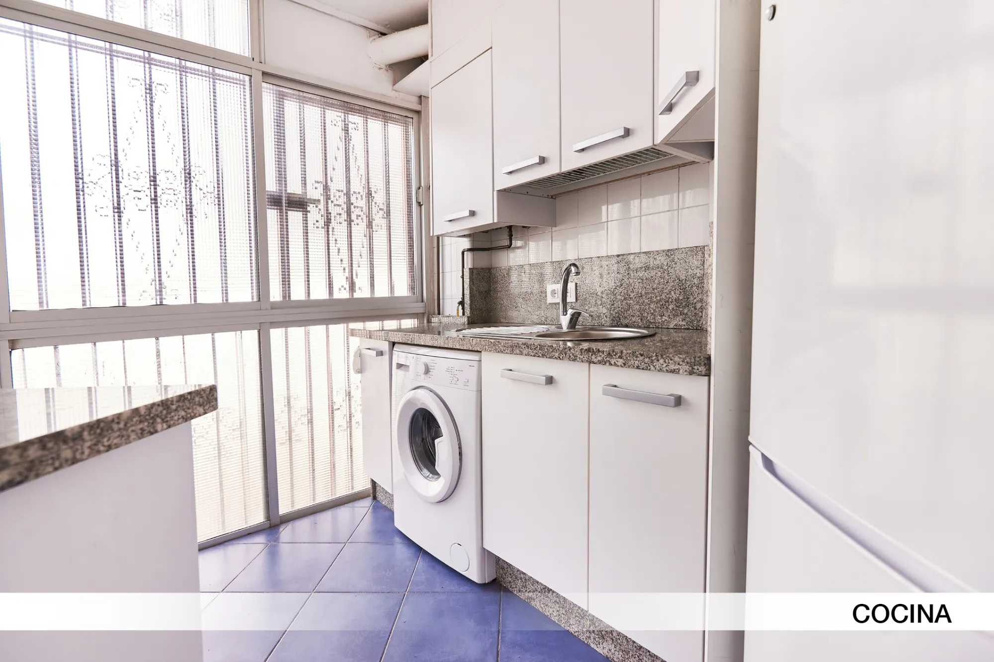 Shared Room in Seville photo 5