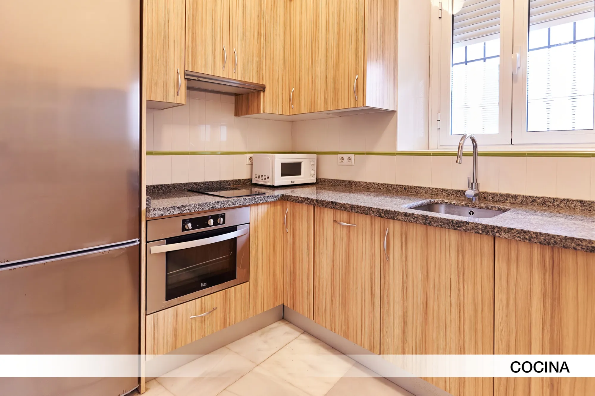 Shared Room in Seville photo 5