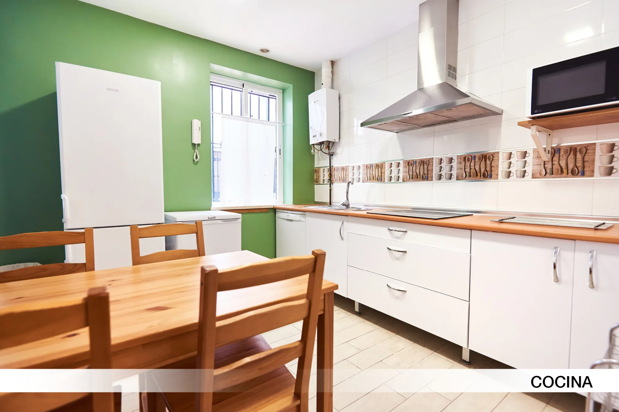 Shared Room in Seville photo 5