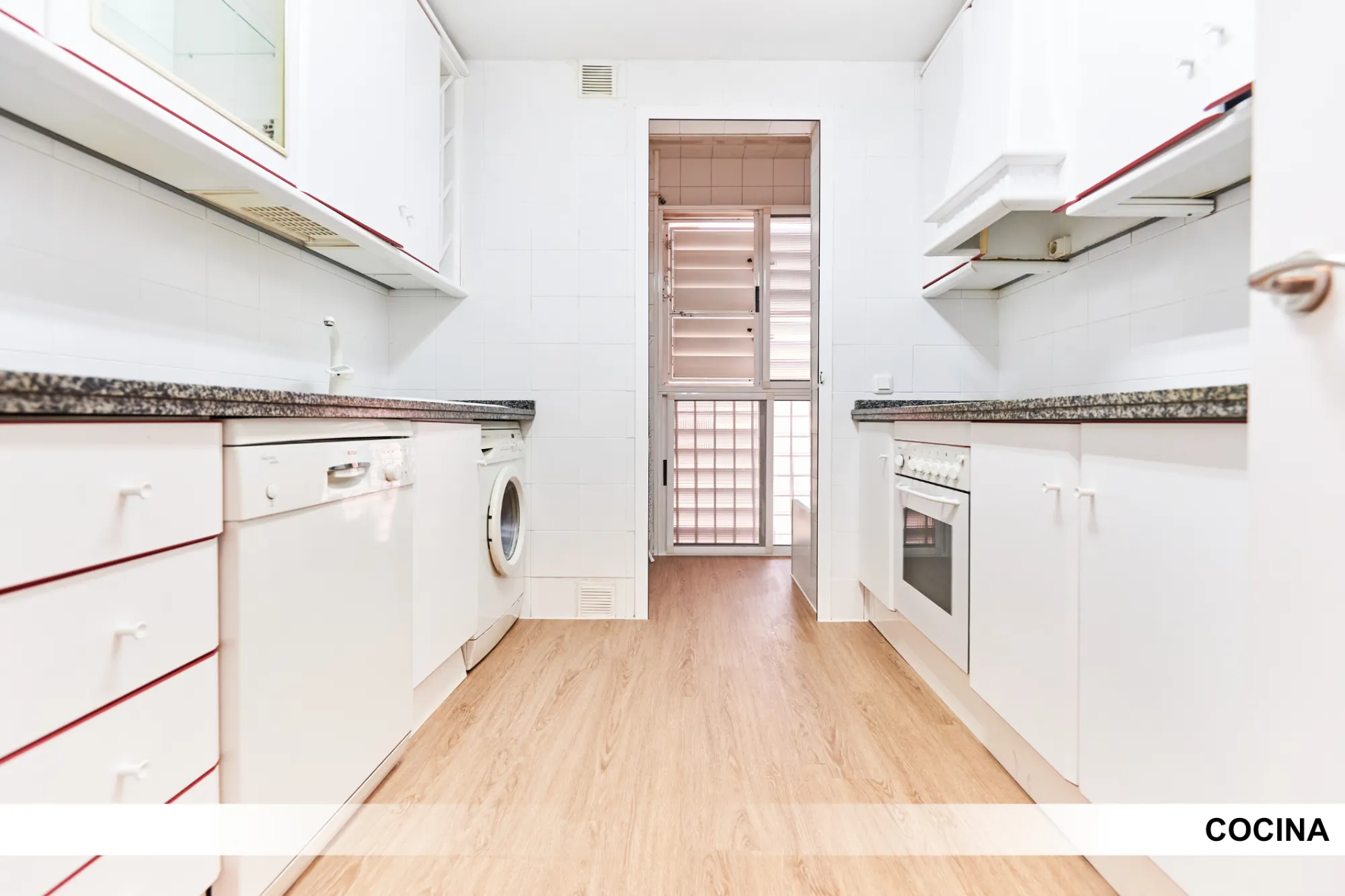 Shared Room in Seville photo 5