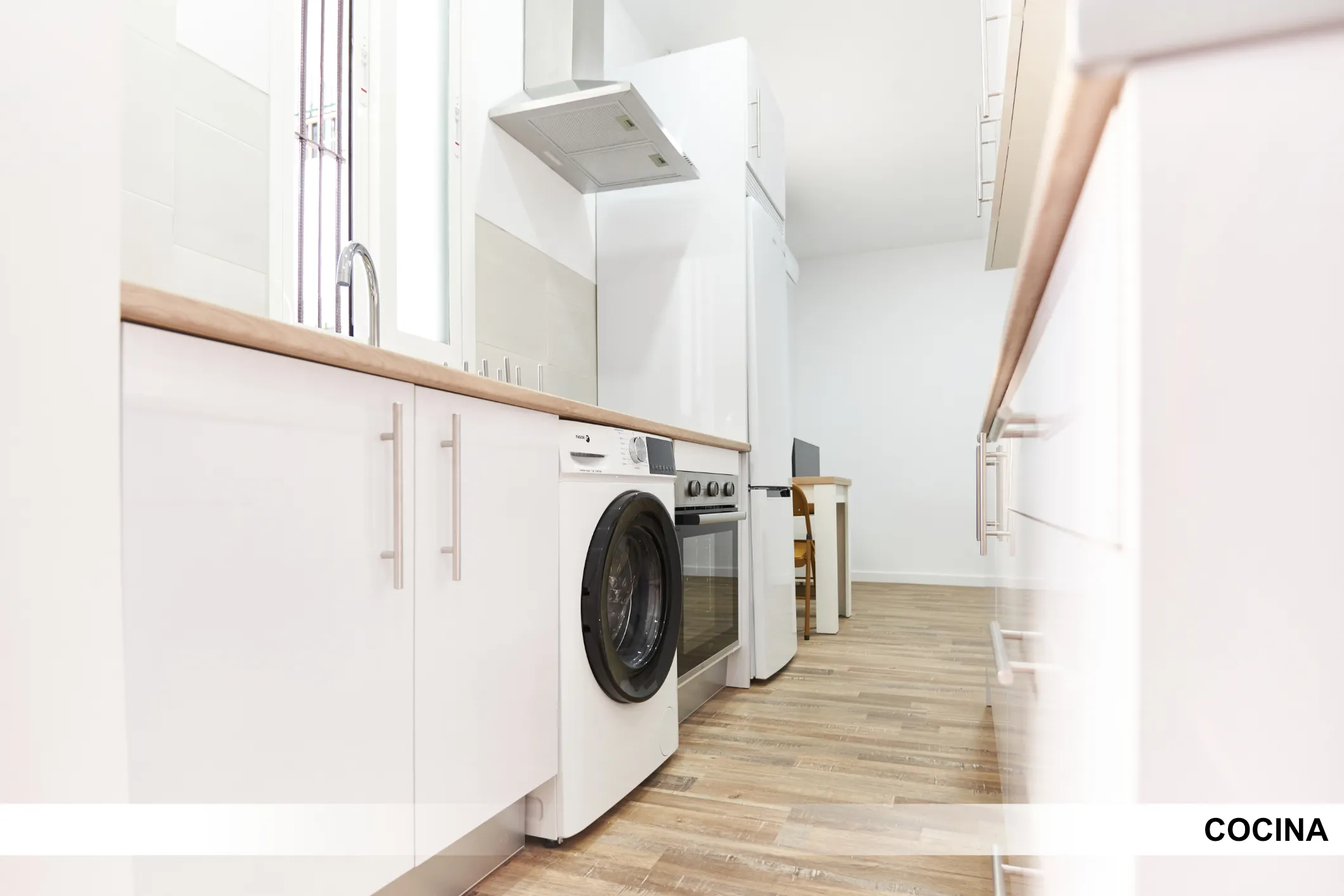 Shared Room in Seville photo 5