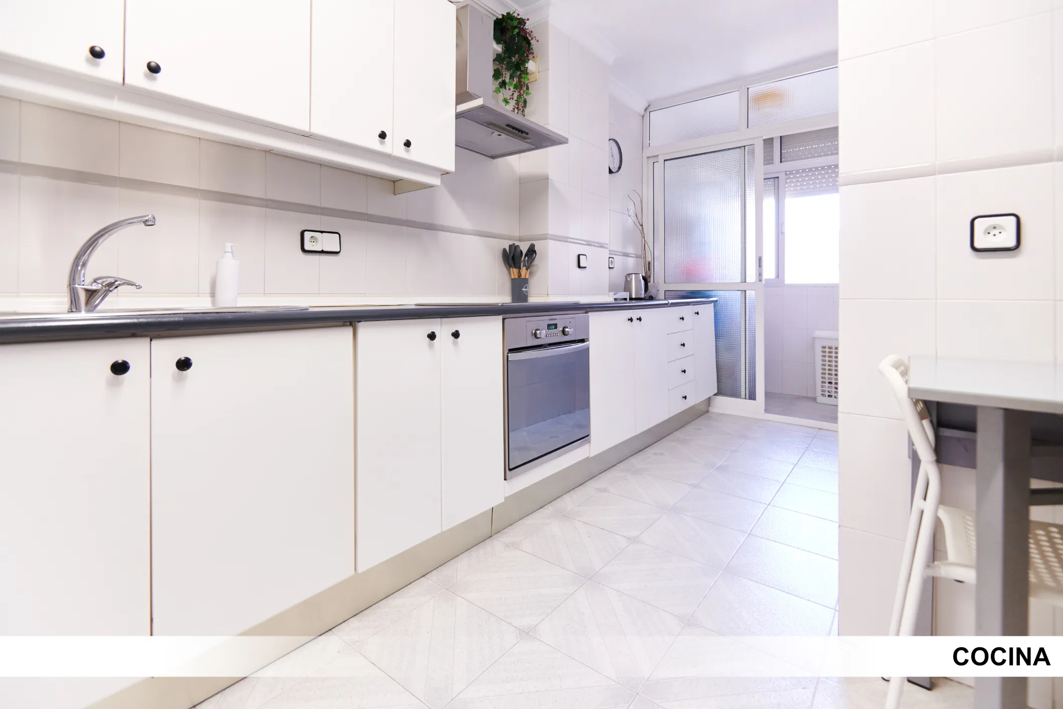 Shared Room in Seville photo 5