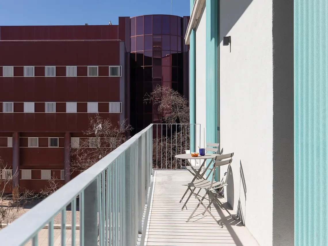 Single with Plus Kitchen and Balcony in Seville 2