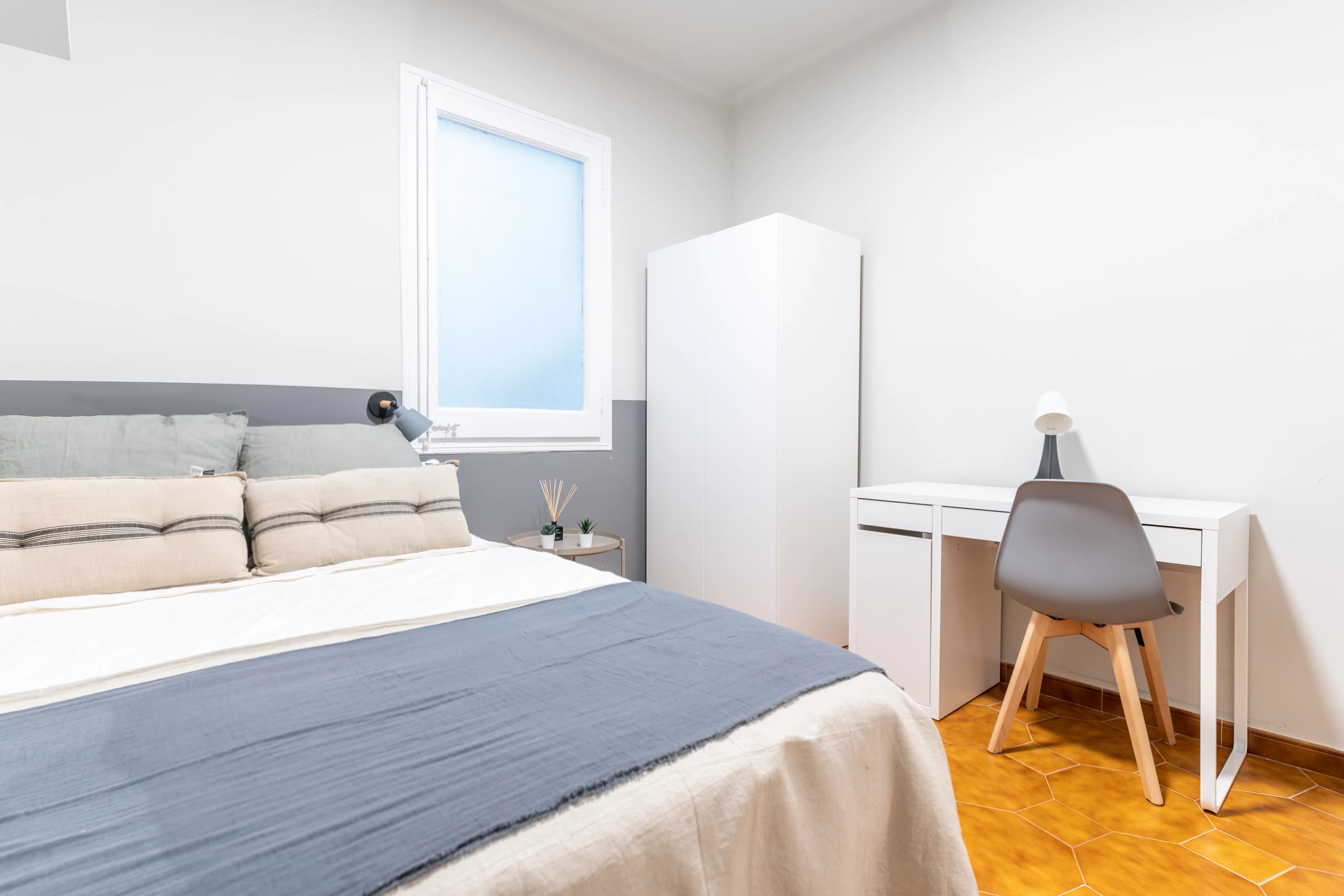 Shared Room in Barcelona photo 2