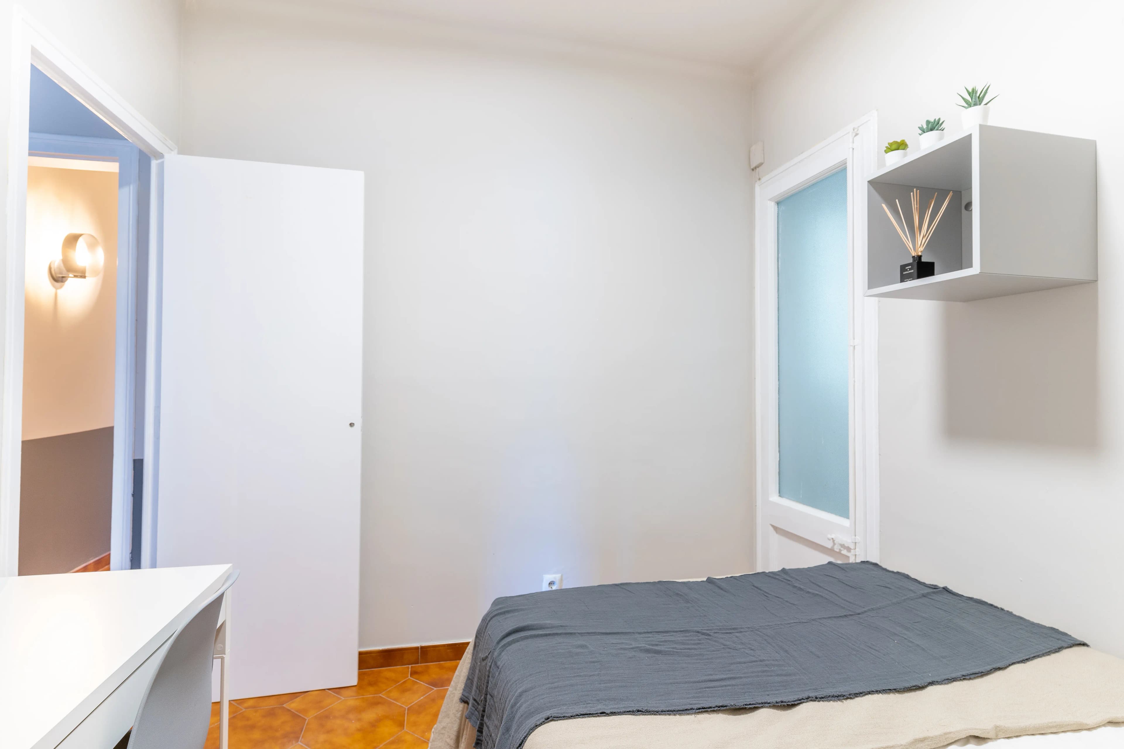 Shared Room in Barcelona photo 3