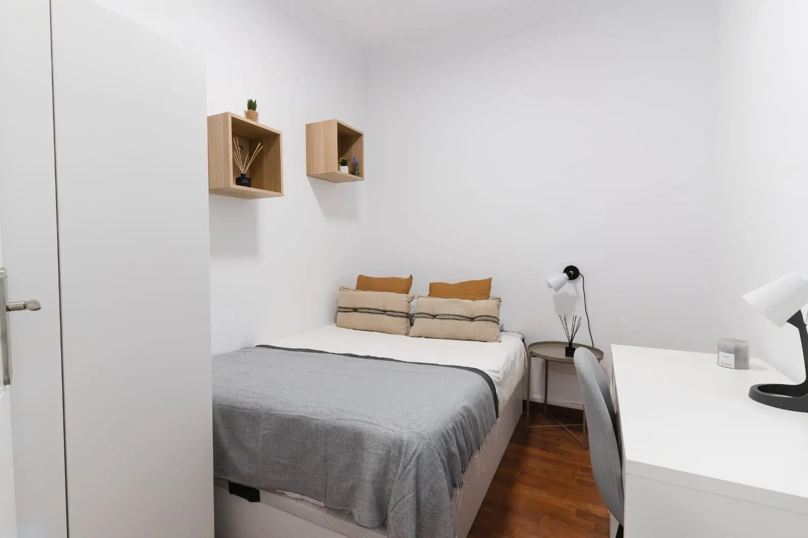 Shared Room in Barcelona photo 4