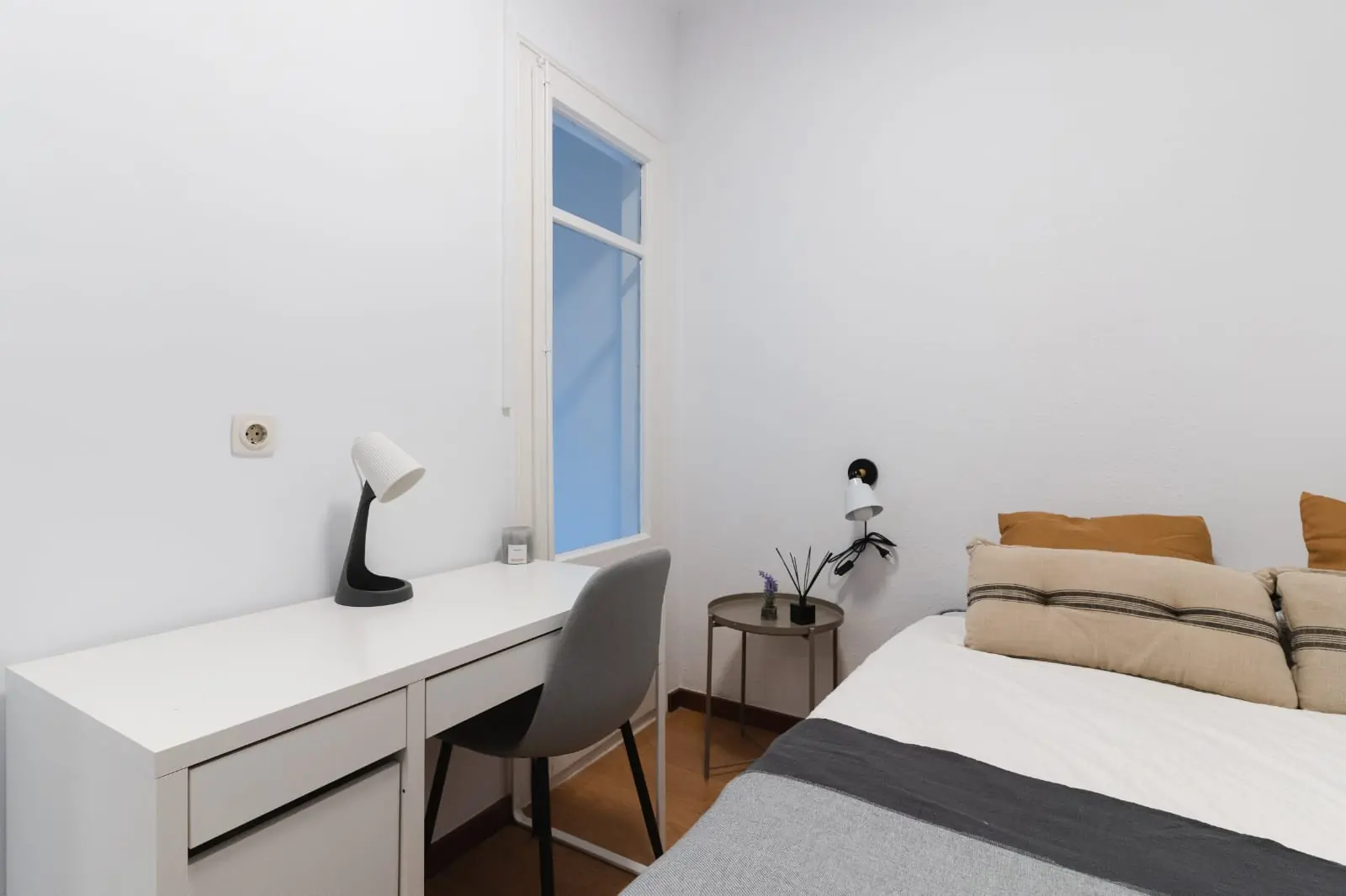 Shared Room in Barcelona photo 3