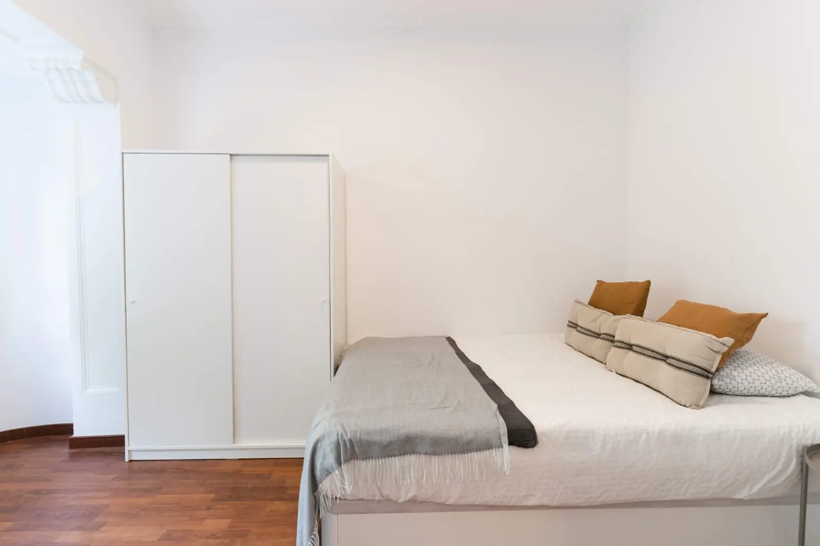 Shared Room in Barcelona photo 2