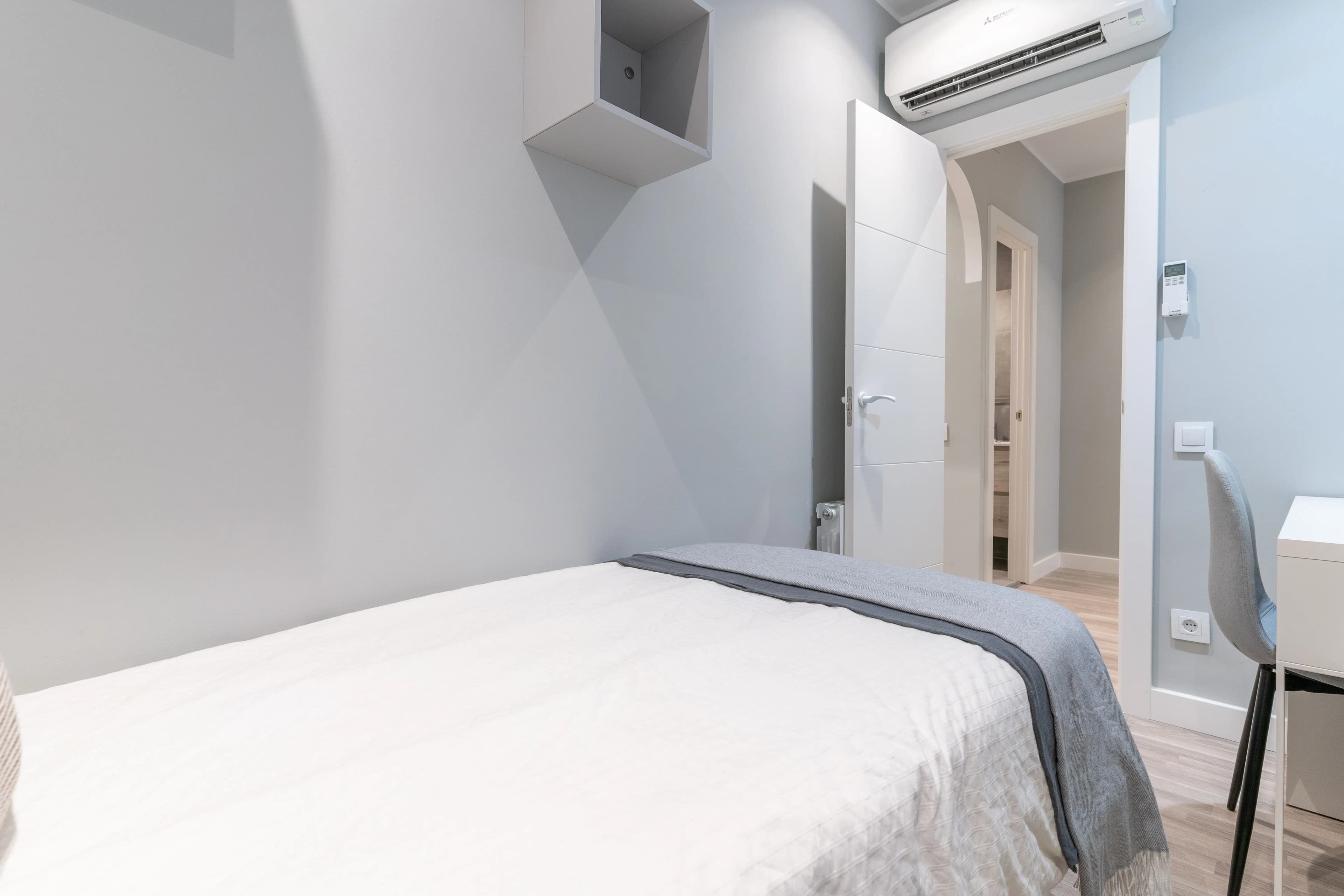 Shared Room in Barcelona photo 3