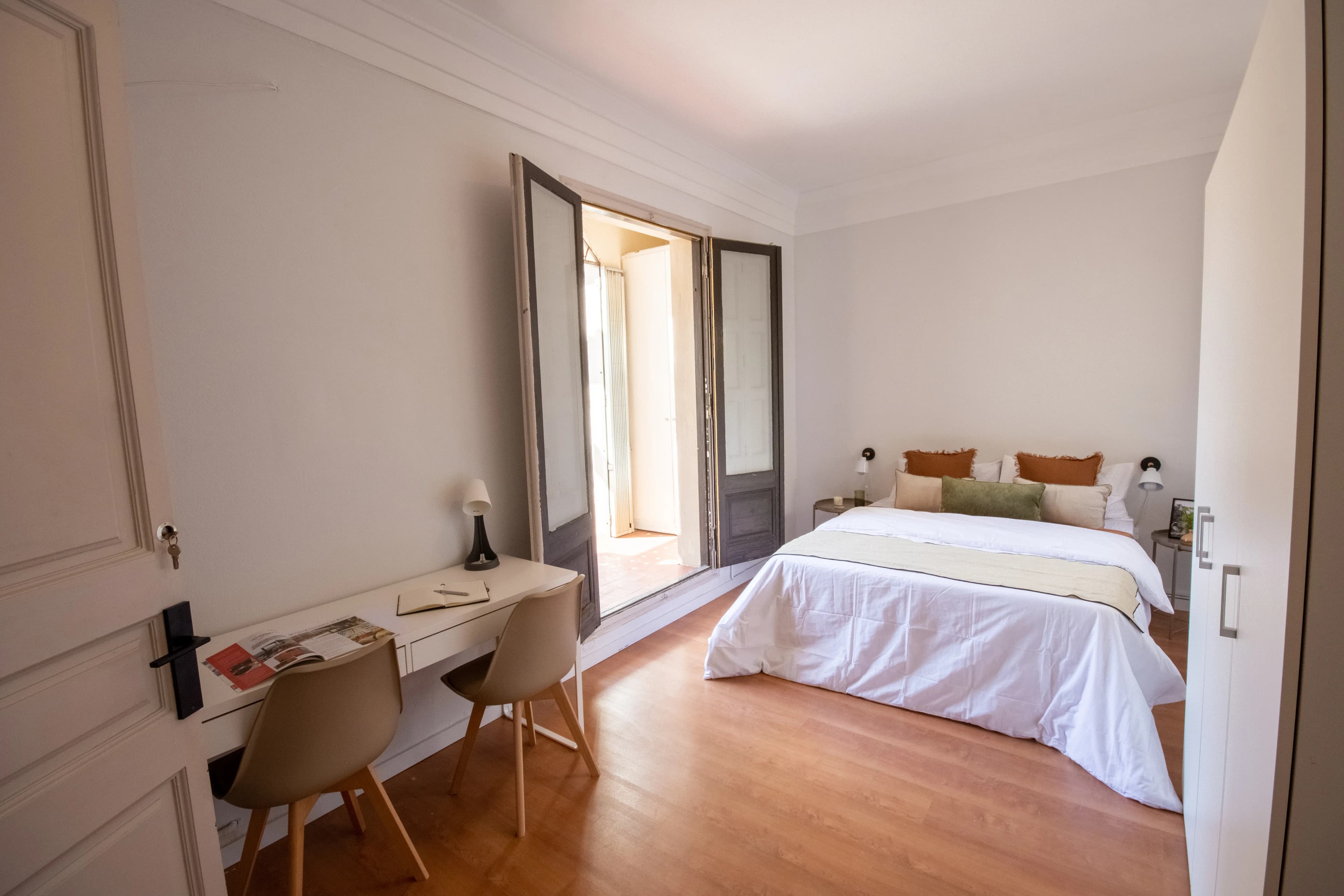 Shared Room in Barcelona photo 3