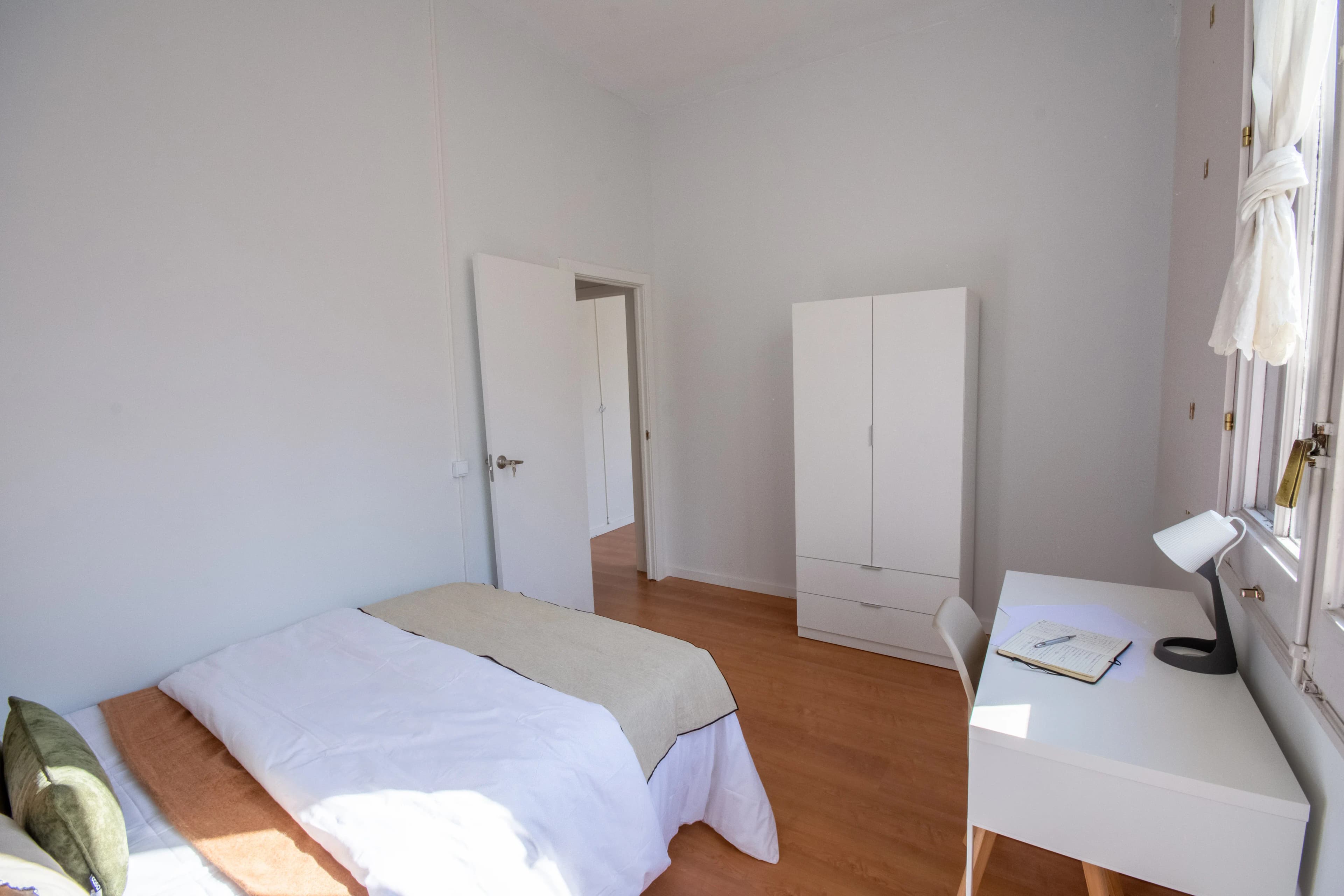 Shared Room in Barcelona photo 5