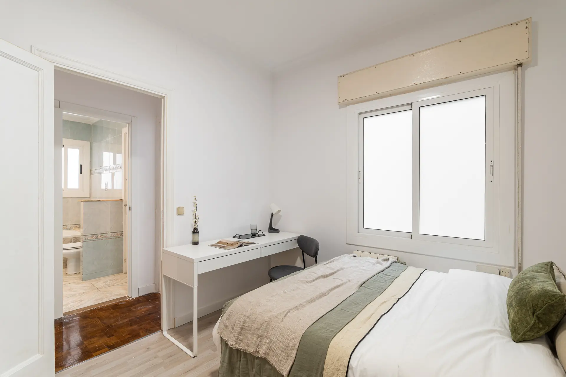 Shared Room in Barcelona photo 2