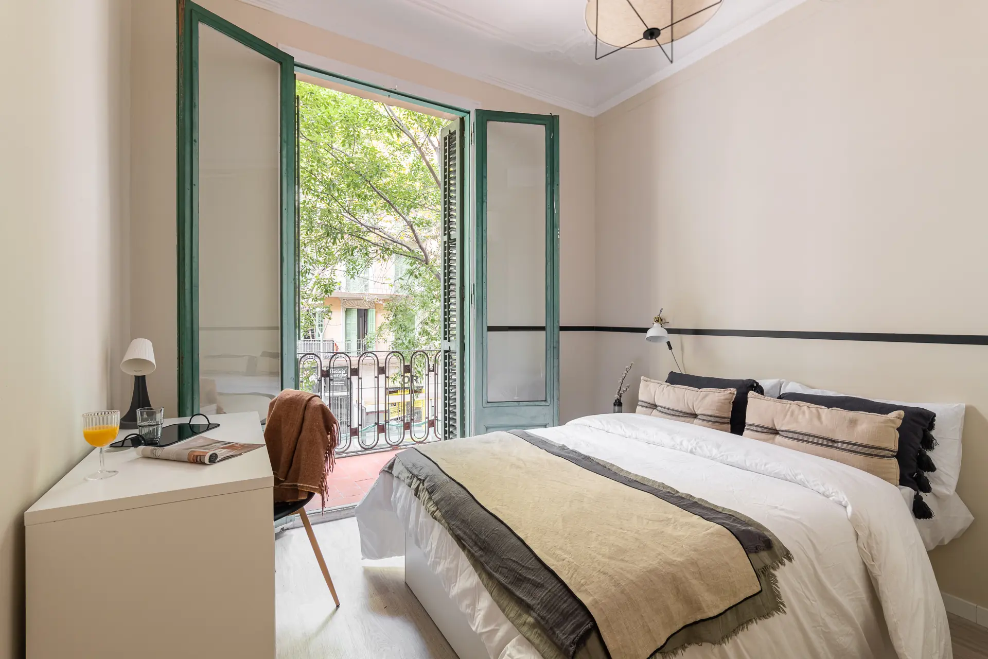 Shared Room in Barcelona photo 2