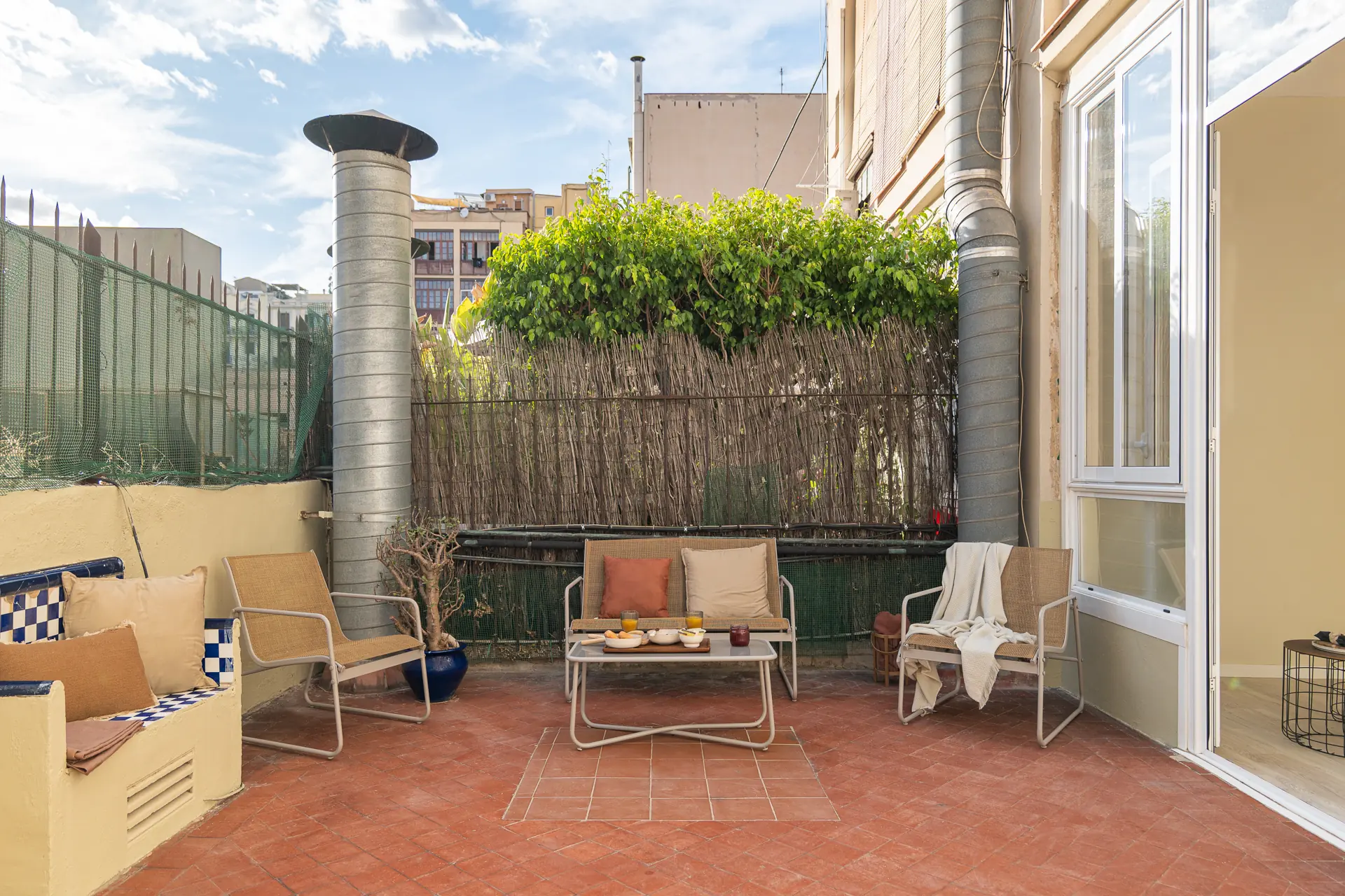 Shared Room in Barcelona photo 2