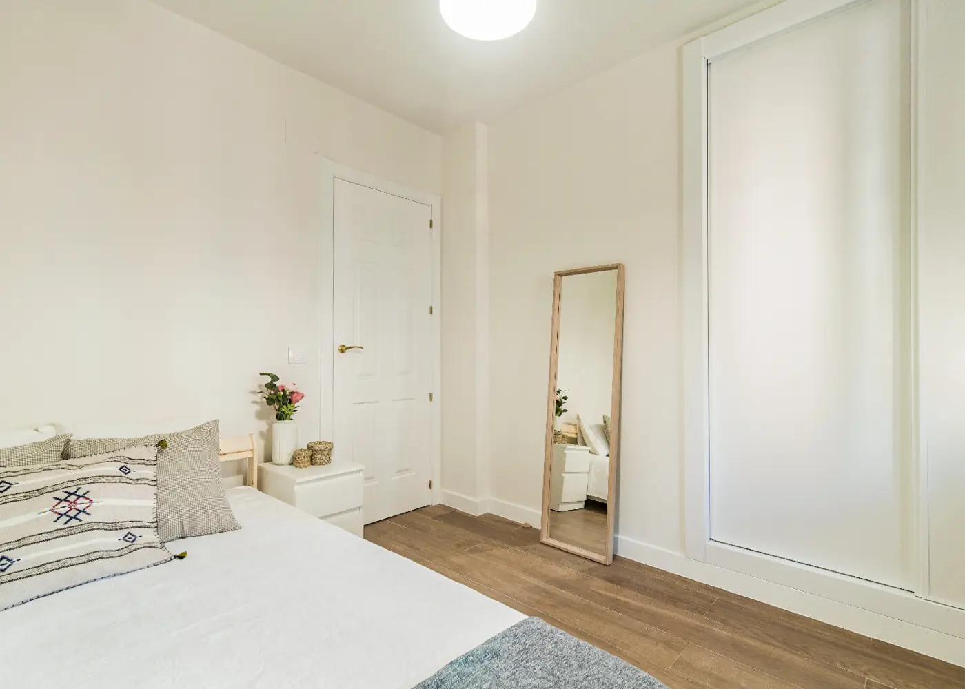 Shared Room in Madrid photo 3