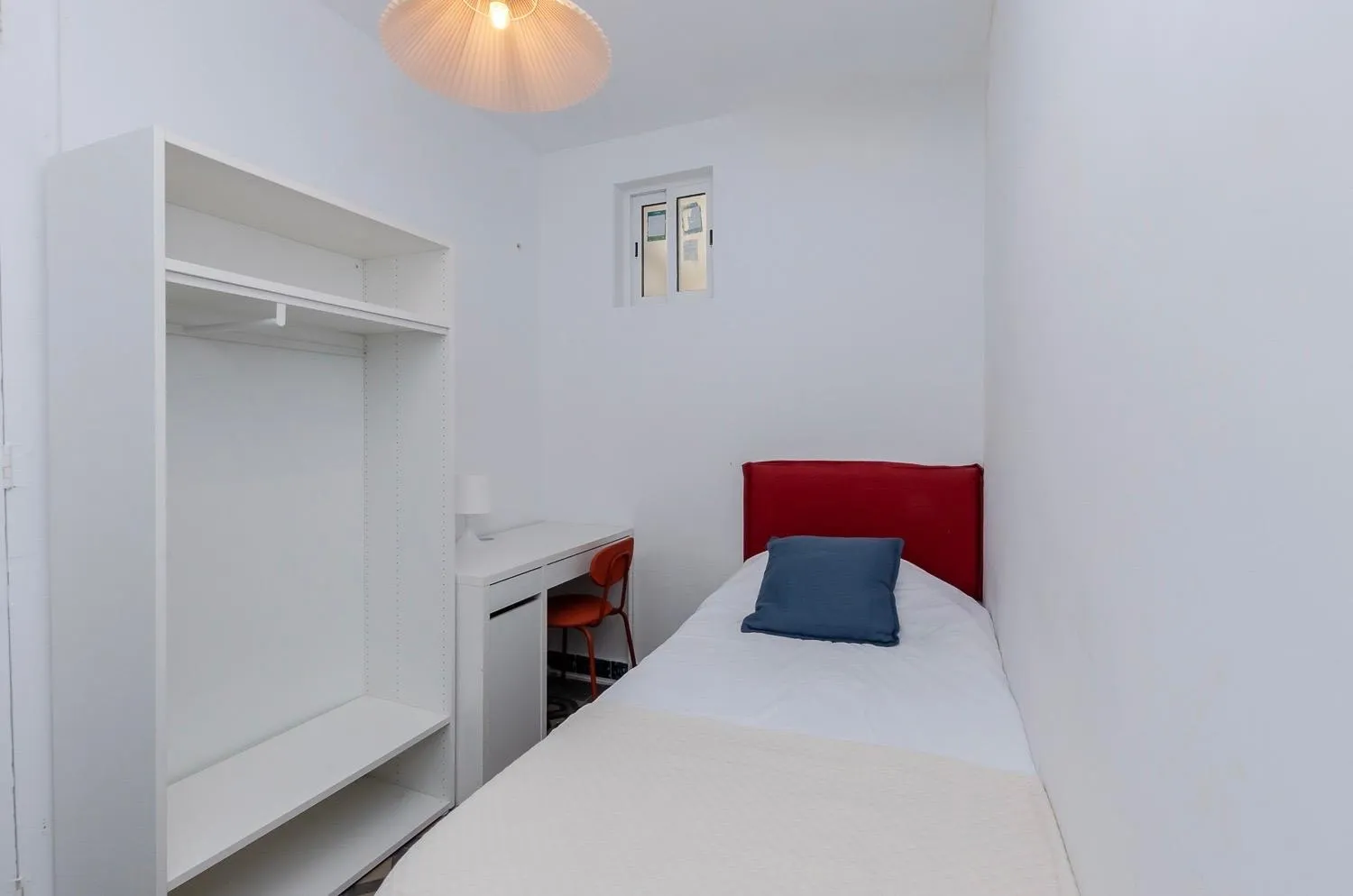 Shared Room in Barcelona photo 2