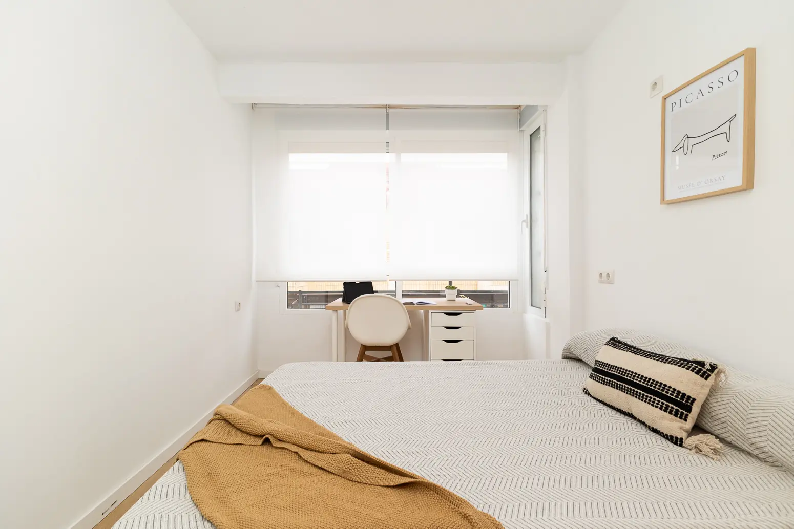 Shared Room in Valencia photo 2