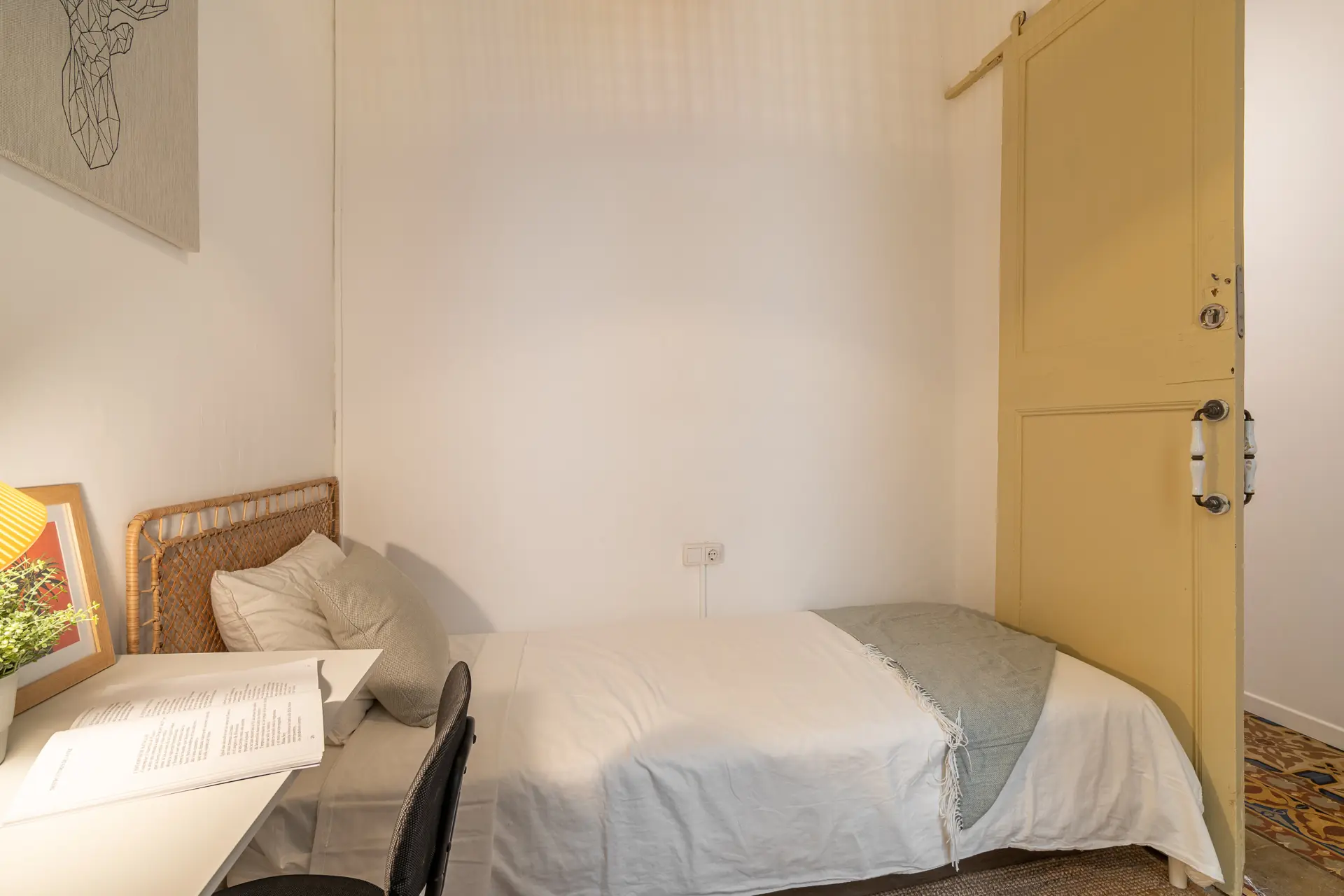 Shared Room in Barcelona photo 2