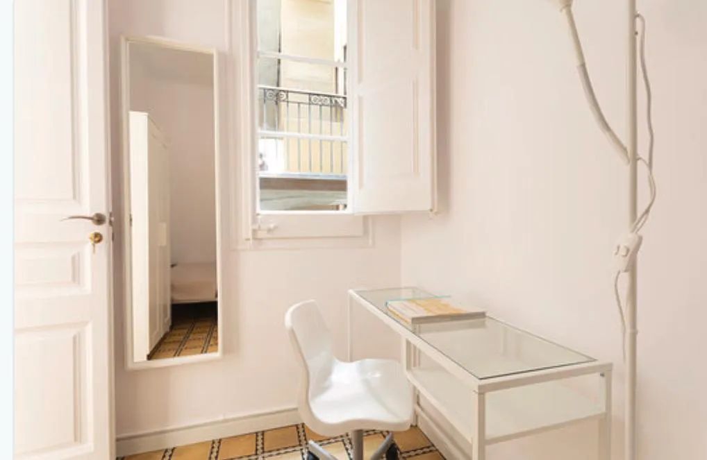Shared Room in Barcelona photo 3
