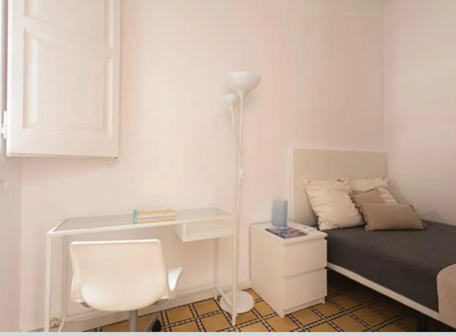 Shared Room in Barcelona photo 2