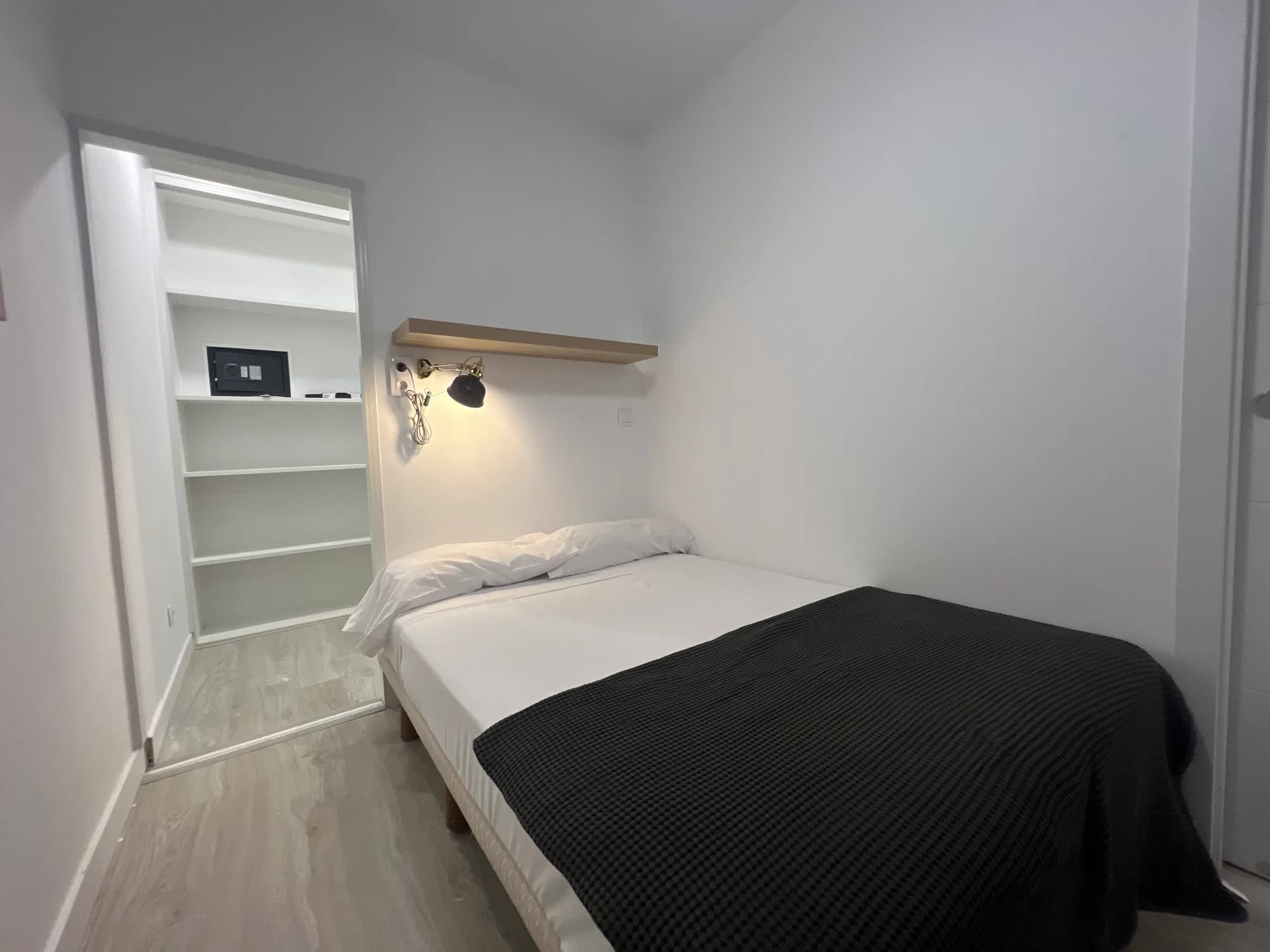 Private room in Madrid photo 2